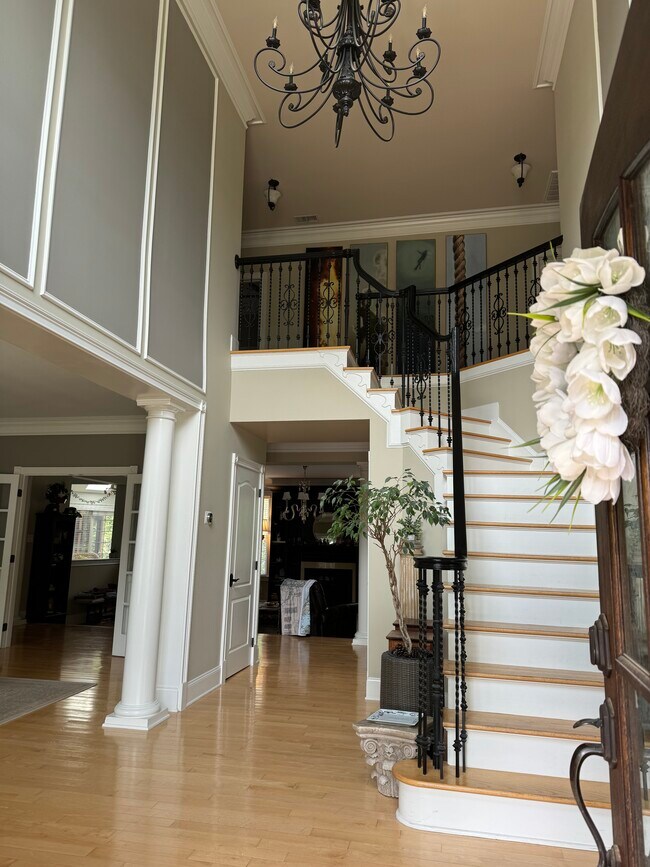 Building Photo - 9308 Club Hill Dr