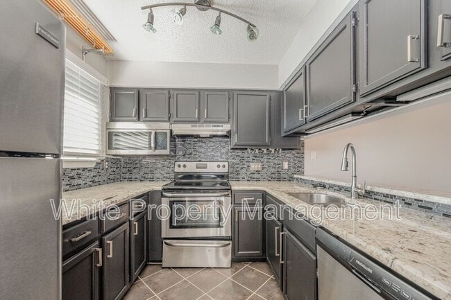 Foto del edificio - 2555 Stockbridge Dr