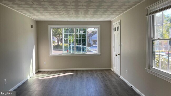 Building Photo - 3024 Wayne Rd