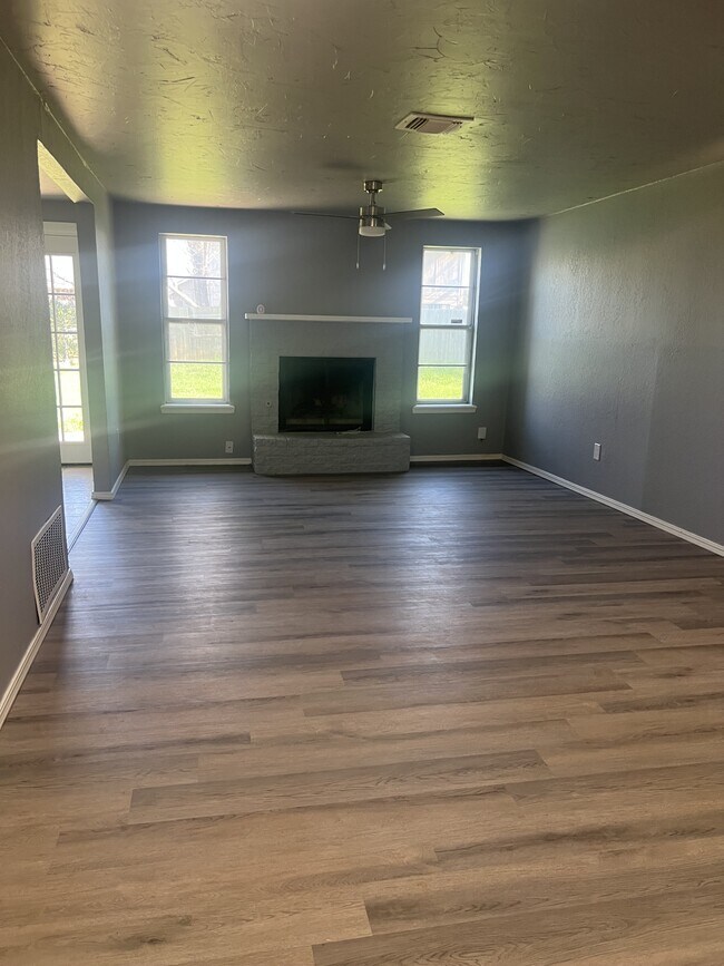 Building Photo - 1101 Teal Pl