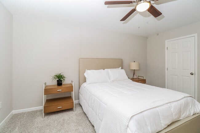 Foto del edificio - 436 Little Sycamore Ln