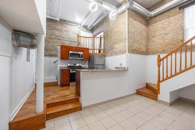 Building Photo - 2042 W Touhy Ave