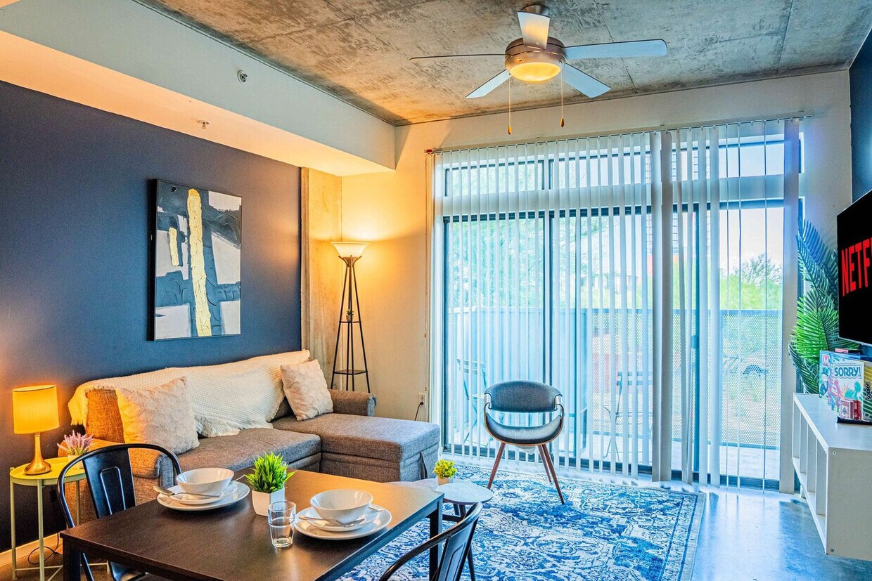 Primary Photo - 888 N 4th St