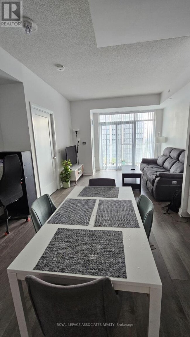 Building Photo - 3220-3220 Sheppard Ave E