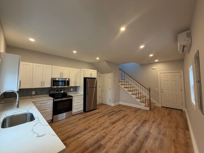 Foto del edificio - 51 Whittier Rd