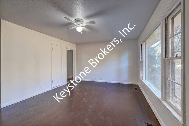 Foto del edificio - 1752 Upper River Rd