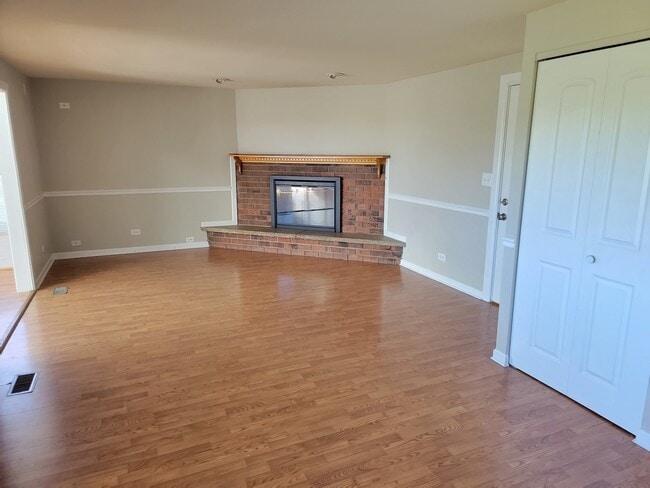 Building Photo - 919 Sharon Ln