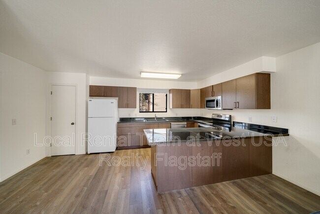 Building Photo - 55 S Pinegrove Rd