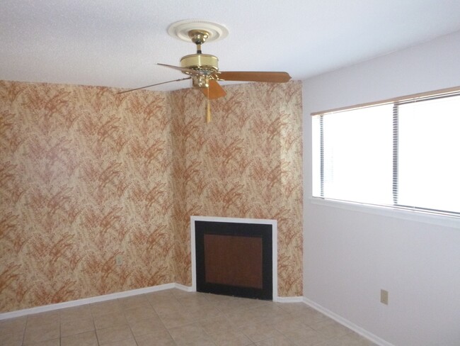 Living room - 110 W Bayou Pky