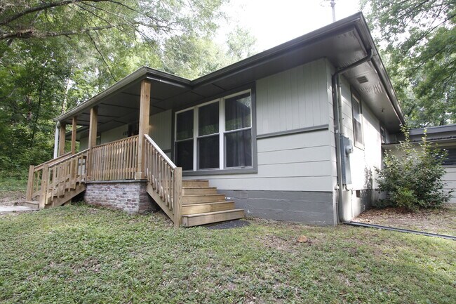 Building Photo - 489 Crest Dr