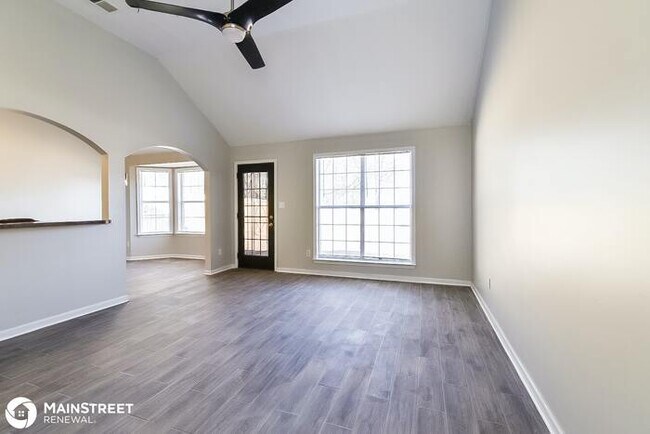 Foto del edificio - 7082 PARKBROOK LN, Cordova, TN 38018