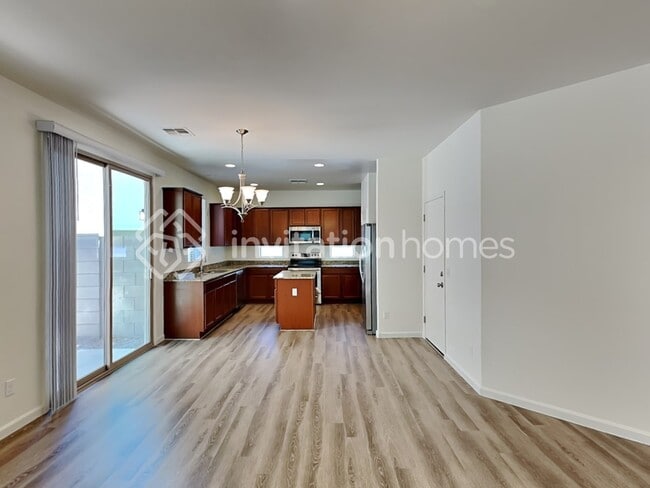 Building Photo - 1449 S Colt Dr