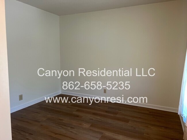 Foto del edificio - 2494 Shenandoah Dr