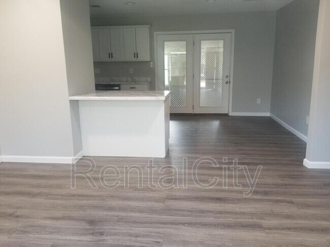 Building Photo - 35 Holly Hill Dr