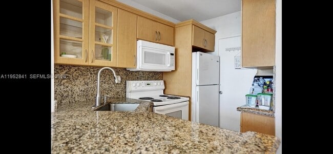 Foto del edificio - 2899 Collins Ave