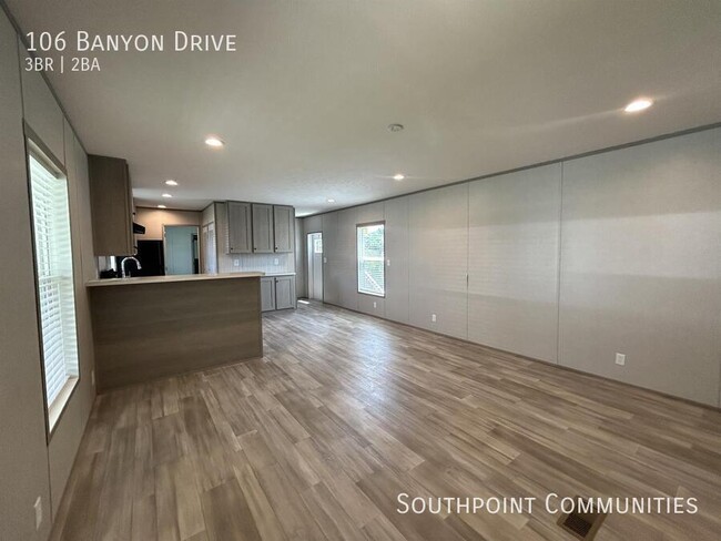 Building Photo - 106 Banyon Dr