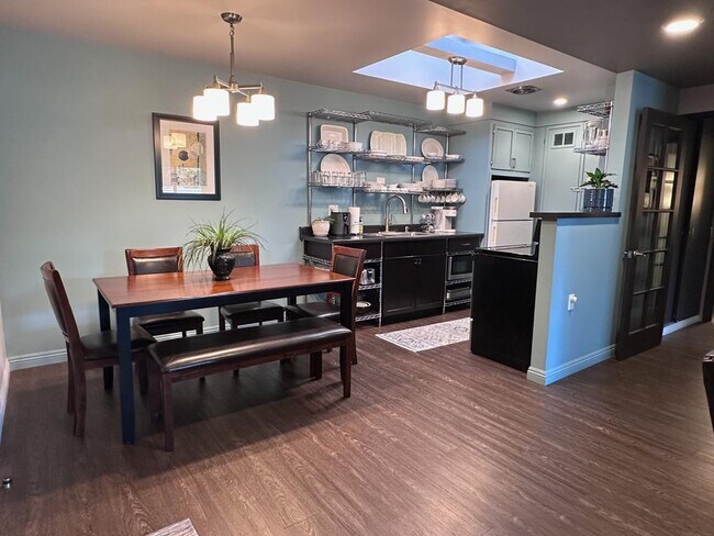 Foto del edificio - 2238 Via Puerta