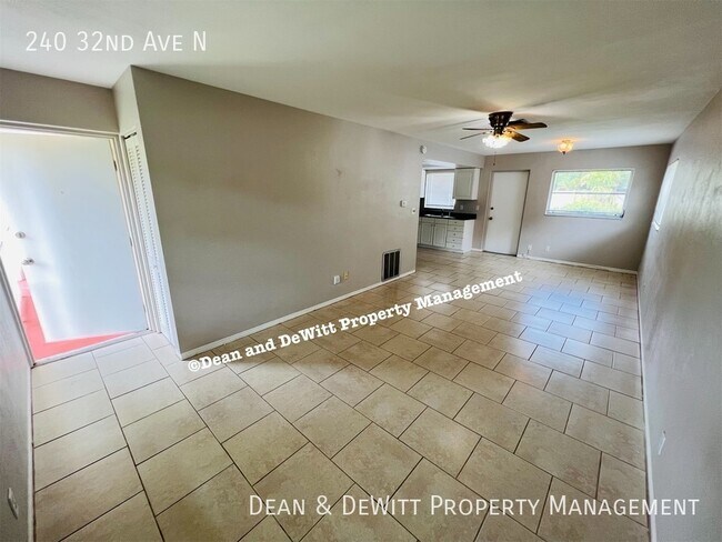 Foto del edificio - Hard to find 1/1 Duplex in Great NE Neighb...
