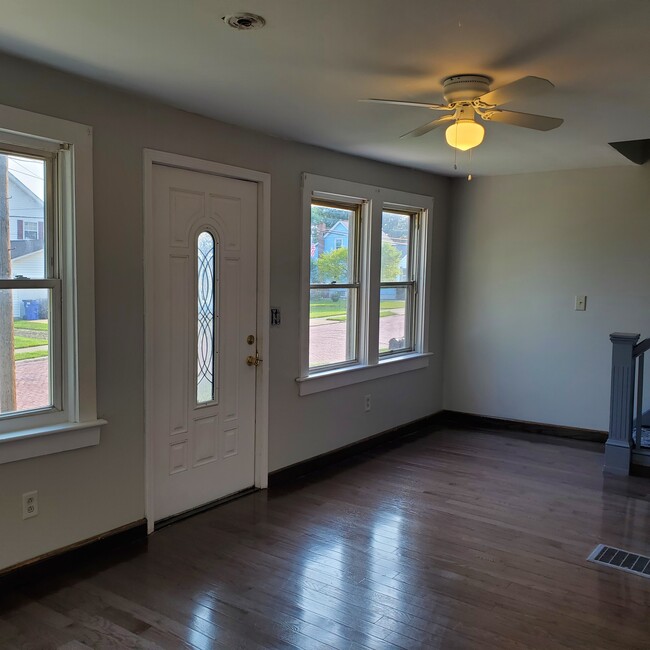 Foto del edificio - 6805 Flowerdale Ave