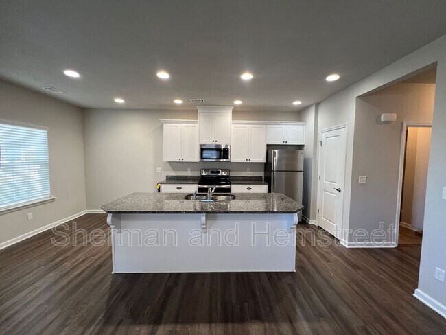 Building Photo - 744 Tarvin Cir