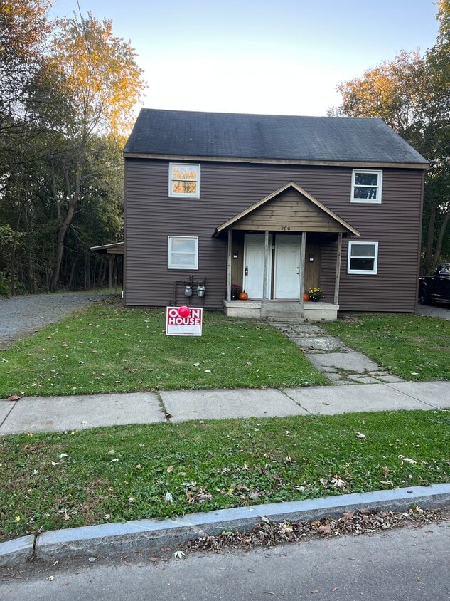Primary Photo - 260 Allen St
