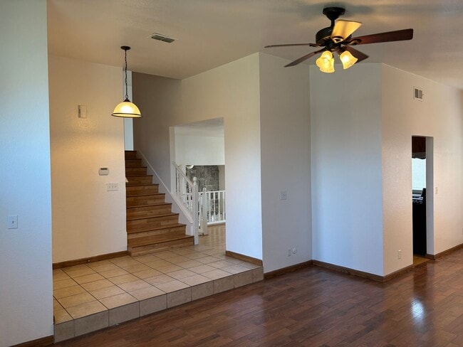 Foto del edificio - Close to Schools & Shopping