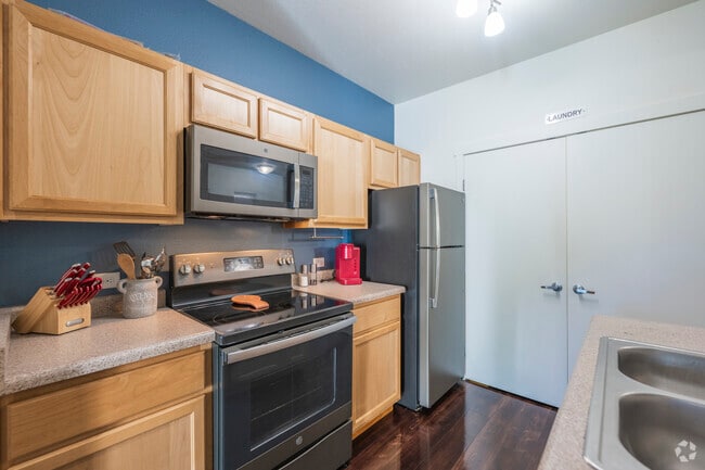 1BR, 1BA - 646SF - Kitchen - San Isidro - Washer/Dryer Included