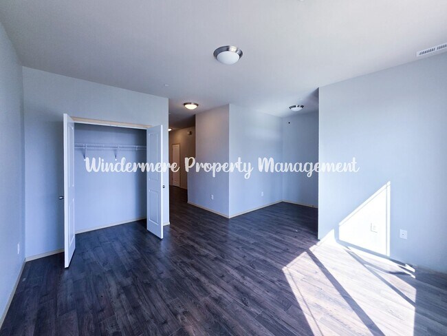 Foto del edificio - Bright and charming 3 bed townhome in Pinn...