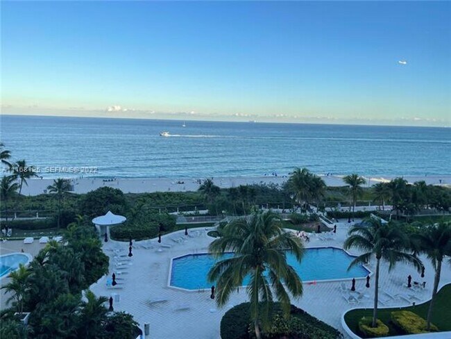 Foto del edificio - 5161 Collins Ave