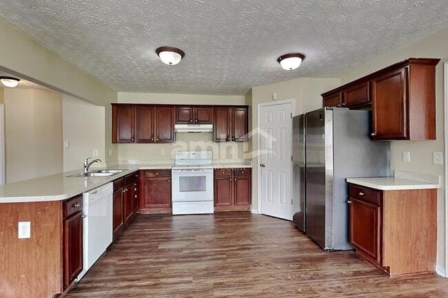 Building Photo - 3341 Kittery Dr SW