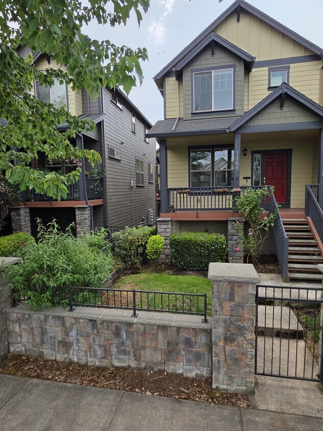 Foto principal - 1468 NE Edgefield St