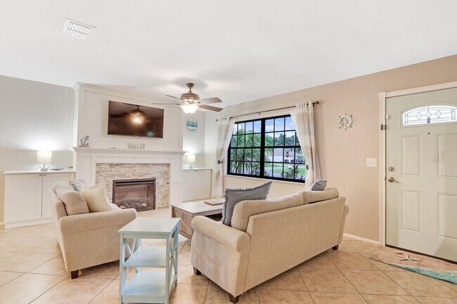 Building Photo - Port St Lucie Pool Home