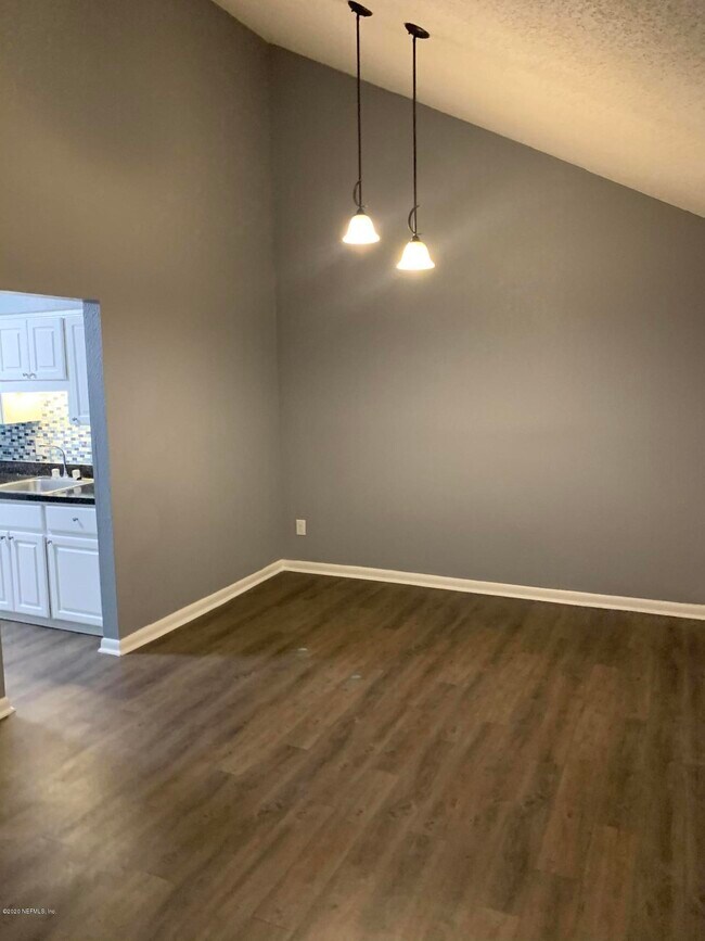 Building Photo - 8145 San Jose Manor Dr E