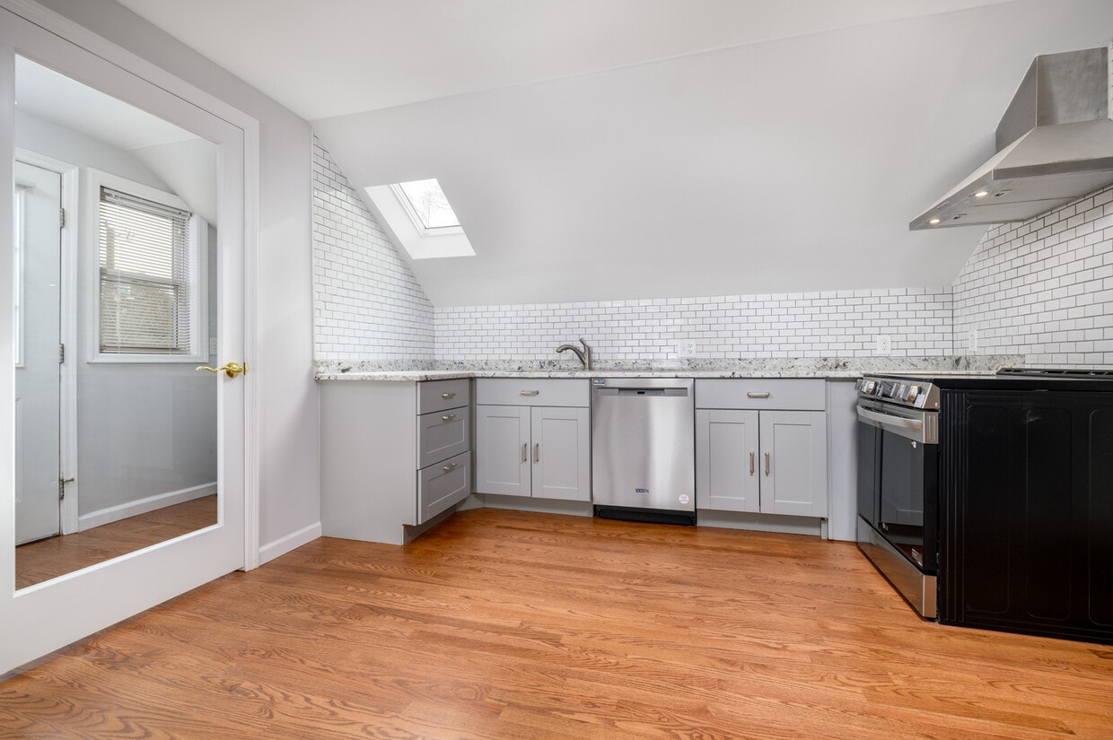 3 Sayles St Unit 2, Cos Cob, CT 06807 Apartments in Cos Cob, CT