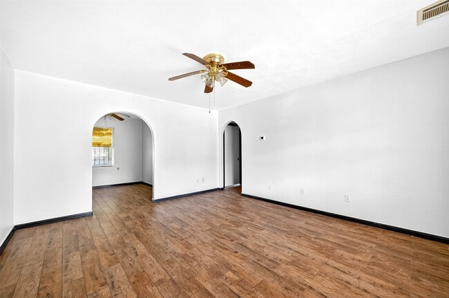 Foto del edificio - 423 Gammon Dr