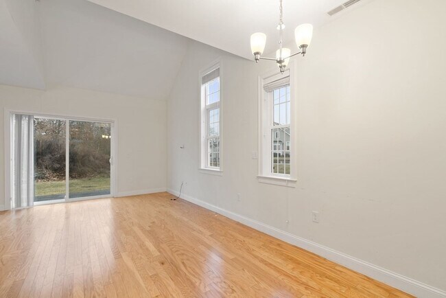 Building Photo - 70 Endicott St