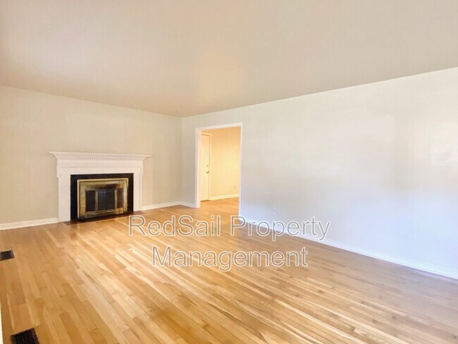 Foto del edificio - 18 Ivy Farms Rd