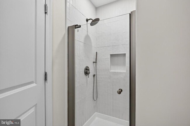 Building Photo - 2447 Turner St