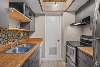 Building Photo - 2600 Penny Ln
