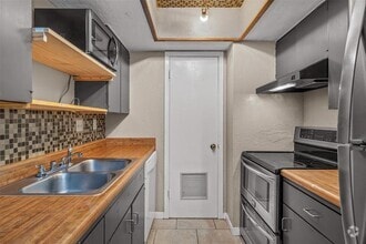 Building Photo - 2600 Penny Ln