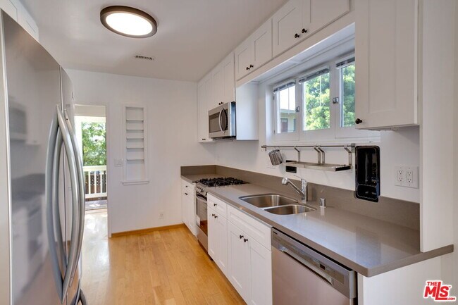 Building Photo - 228 Bicknell Ave
