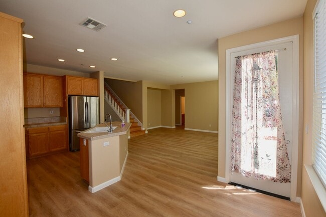Building Photo - Garin Ranch 5 bedroom 3 Bath