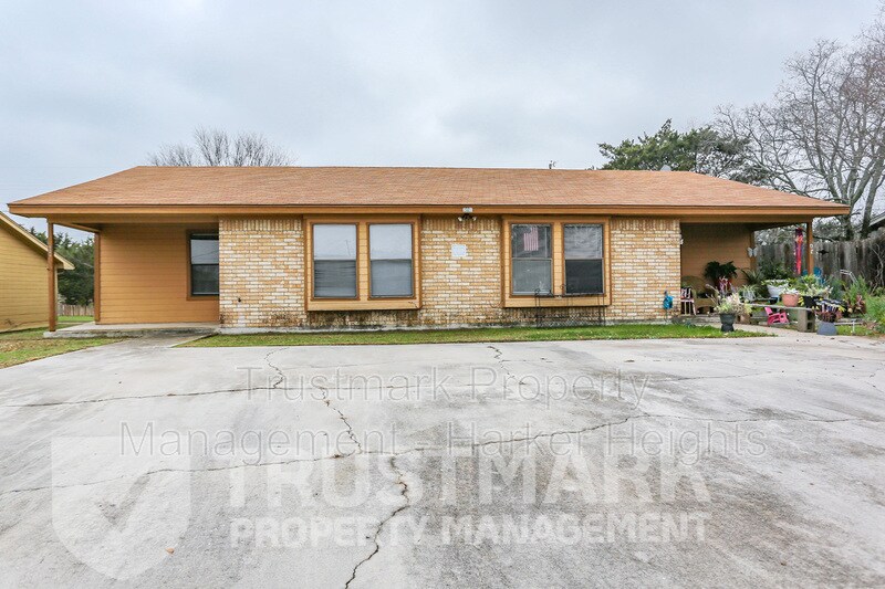 Primary Photo - 204 B South Dr