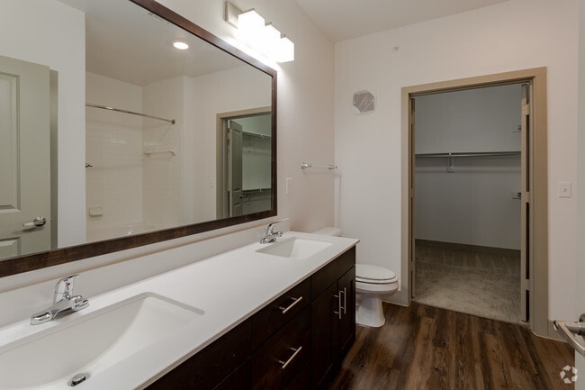 2BR,2BA W/DEN - 1303SF - THE VILLA - BATHROOM - The Callie