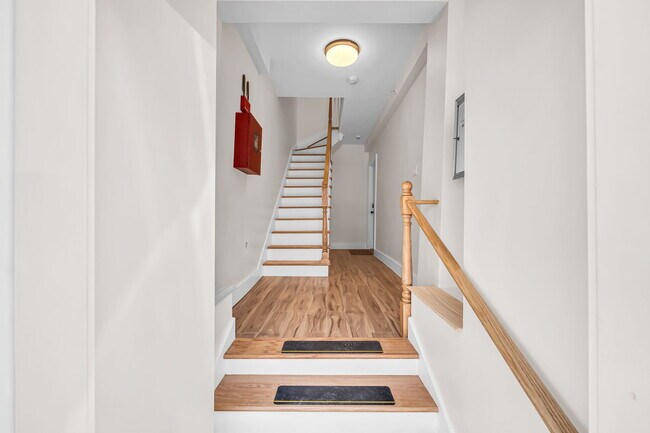 Foto del edificio - 465 E 8th St