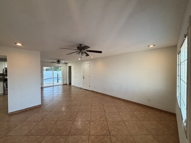 Building Photo - 3441 E Claire Dr