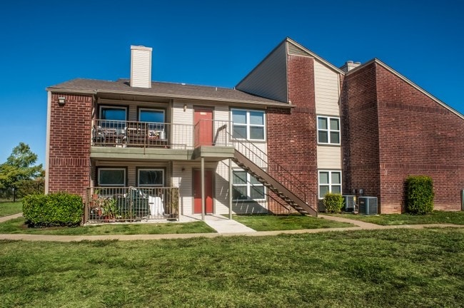 Chatham Green Village Apartments Arlington, TX