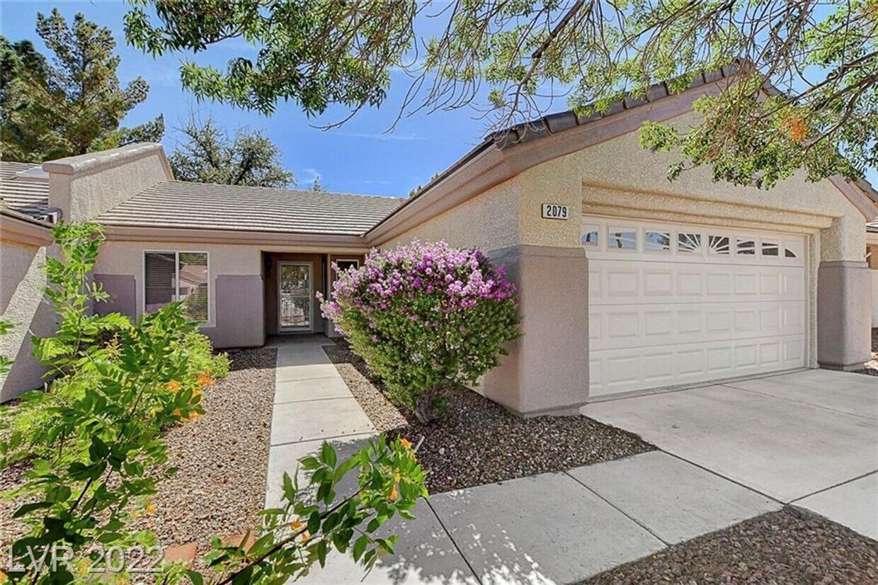 Foto principal - Turnkey 55+ Townhome in Sun City MacDonald...
