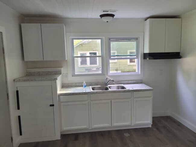 Foto del edificio - 1010 N Main St