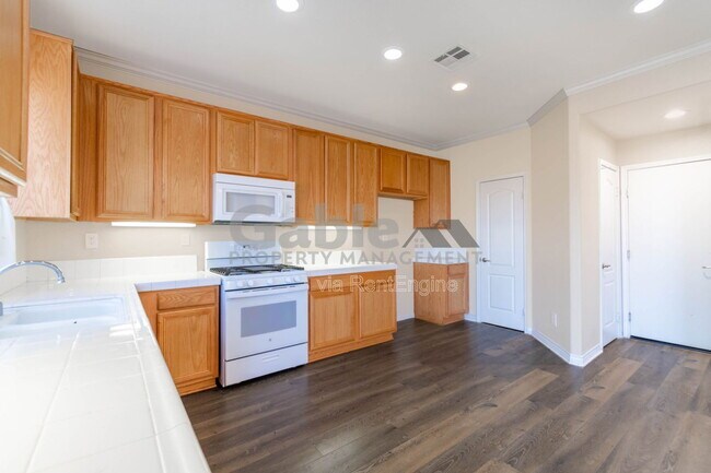 Building Photo - 37400 Queen Anne Pl